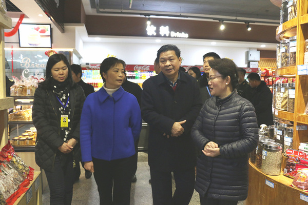 云浮市副市长何婧率队开展春节前食品安全检查.jpg